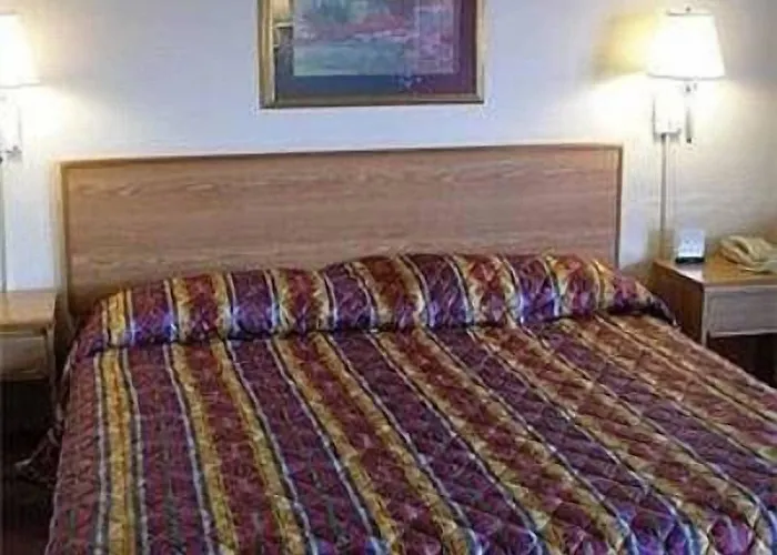 Motels in Bronson