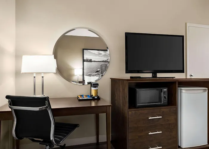 Cheap Hotels in Sarnia