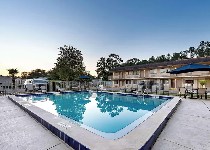 Motels in Lake Park