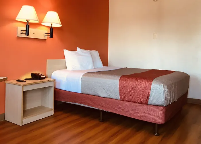 Motels in Madison Heights