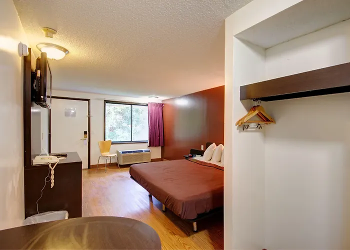 Motels in Heath