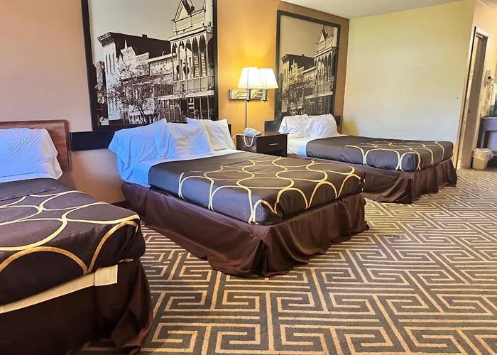 Motels in Laurel
