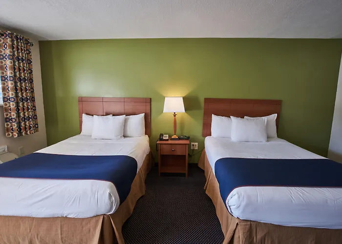 Motels in Commack