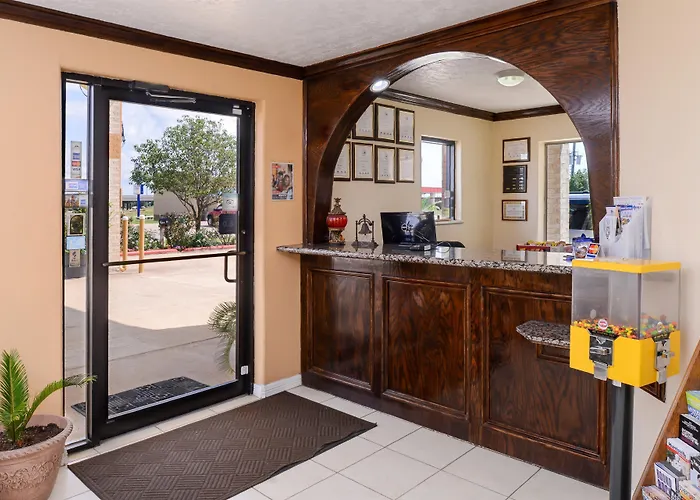 Motels in Waller