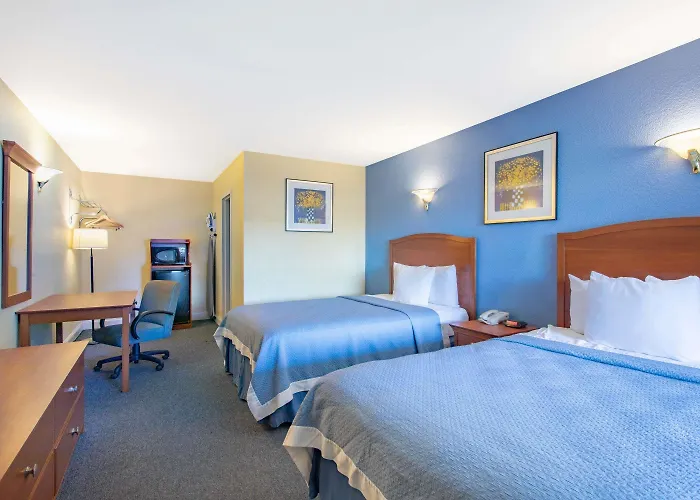 Motels in Elmsford