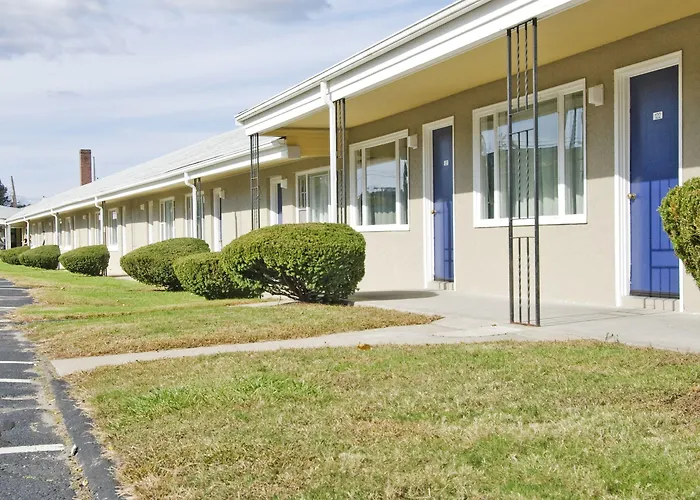 Motels in Framingham