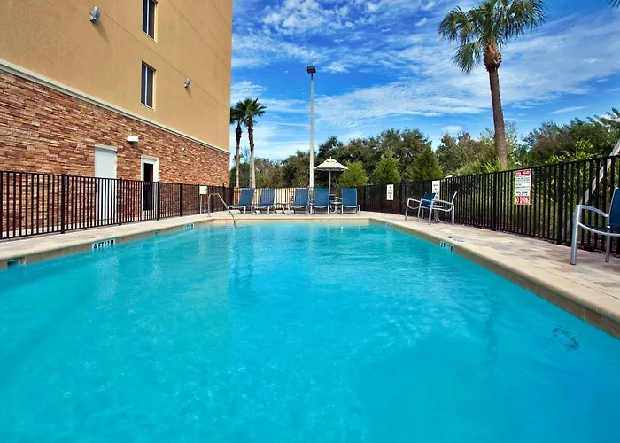 Cheap Hotels in Largo