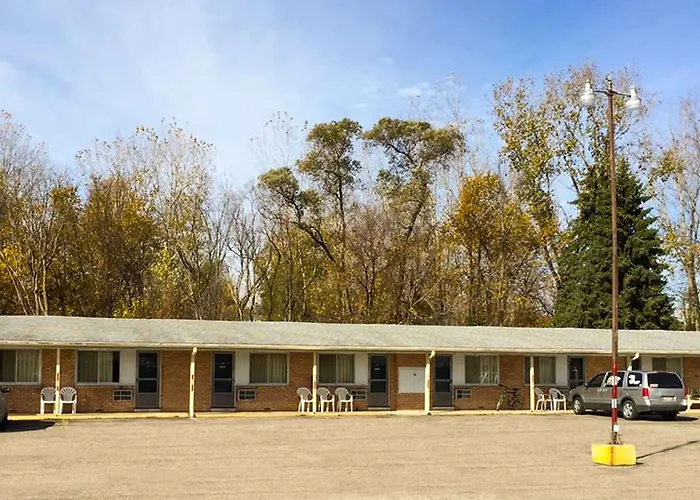 Motels in Evart