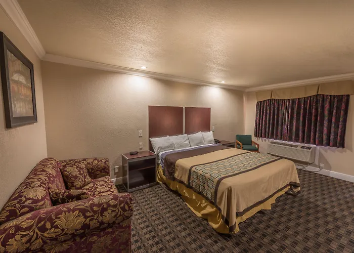 Motels in Reedley