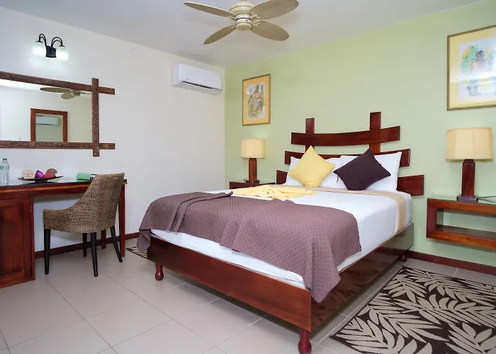 Billiga Hotell i Spanish Town