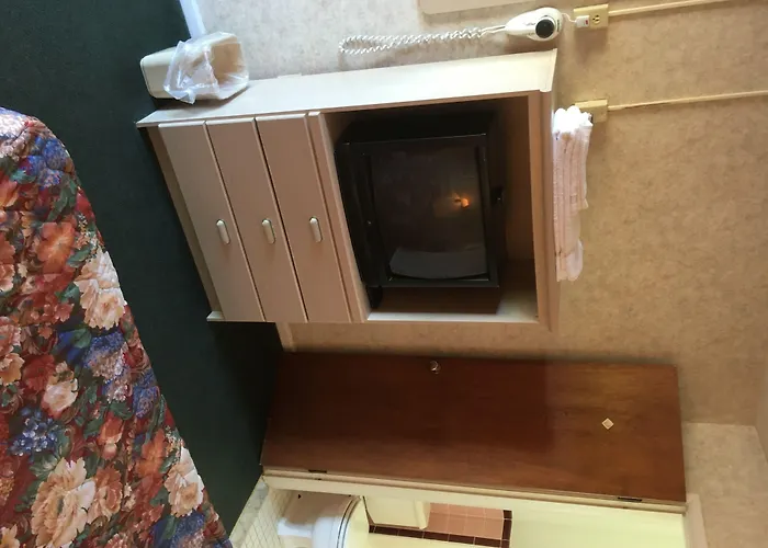 Motels in Elbridge