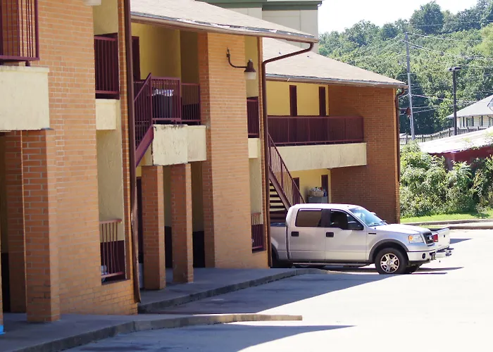 Motels in Clayton