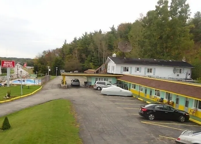 Motels in Woodstock