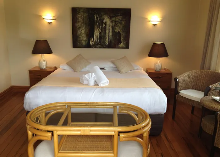Motels in Russell