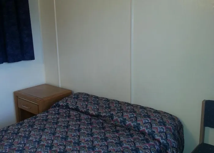 Motels in Avenel