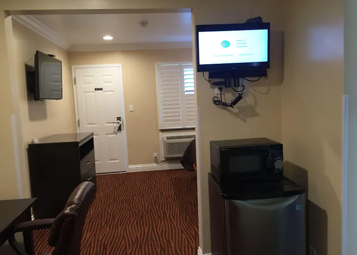 Motels in Moss Landing
