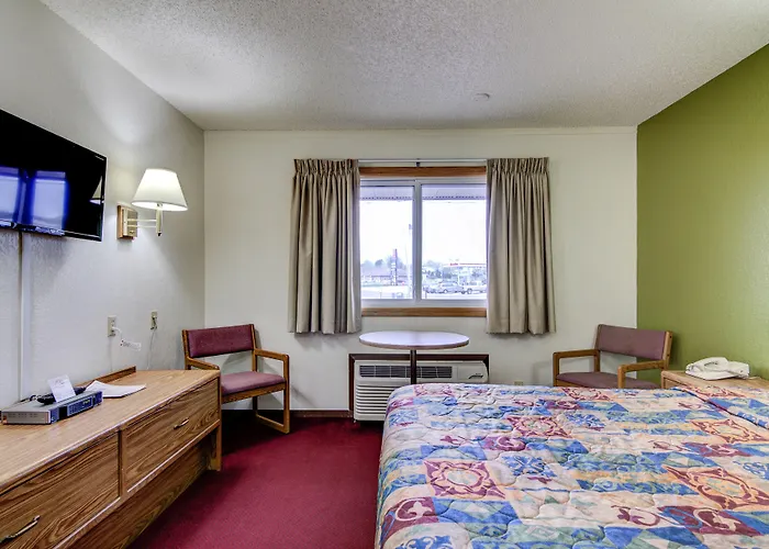 Motels in Osseo