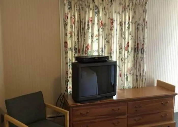 Motels in Walpole