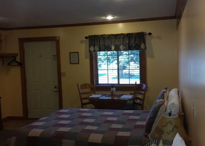 Motels in Thomas