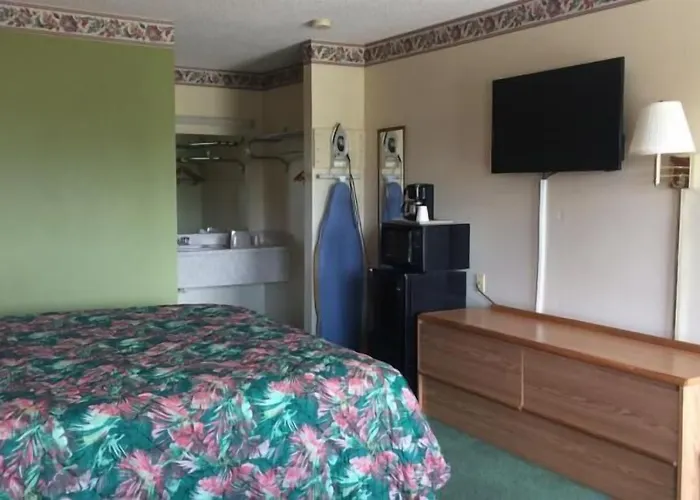 Motels in Camilla