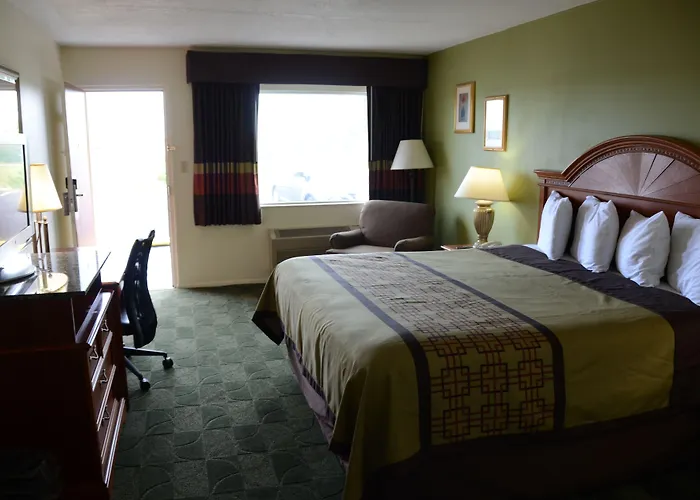 Motels in Madisonville