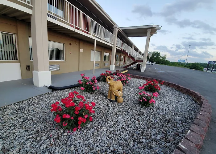 Motels in Oak Grove