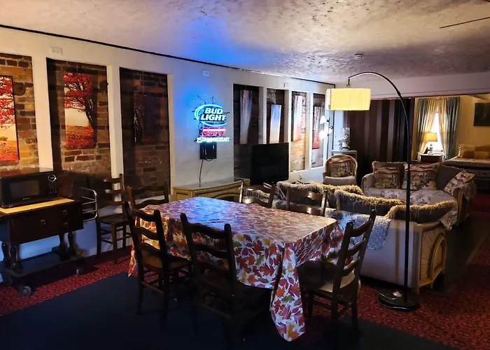 Motels in Kane