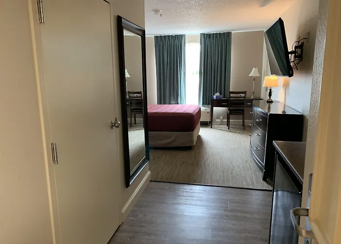 Motels in Dunbar