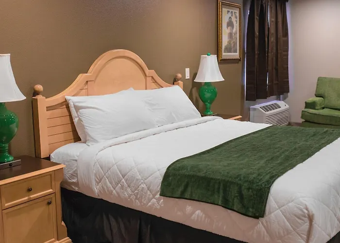 Motels in Groveland