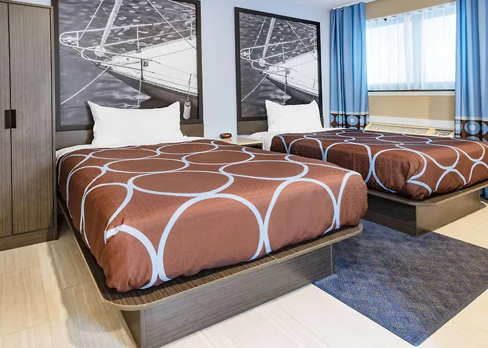 Motels in Lindenhurst
