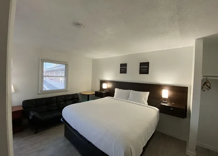 Motels in Smyrna