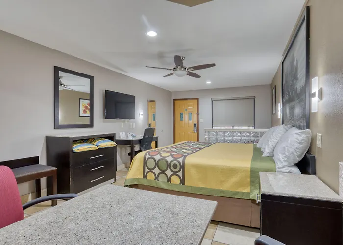 Motels in Donna