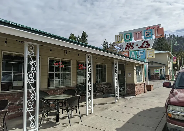 Motels in Weed