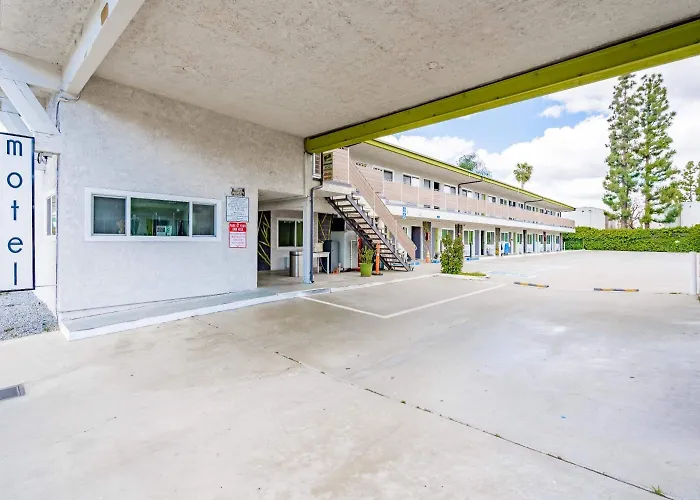 Motels in Lakewood