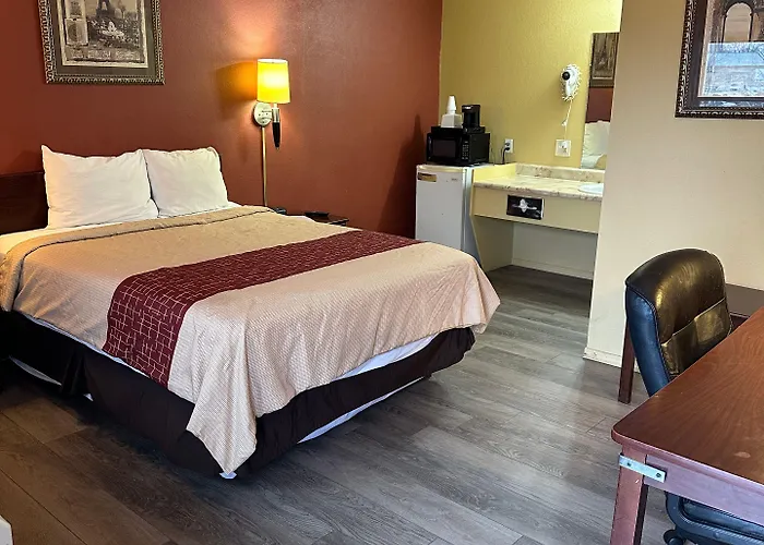 Motels in Clinton