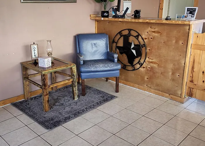 Motels in Canadian