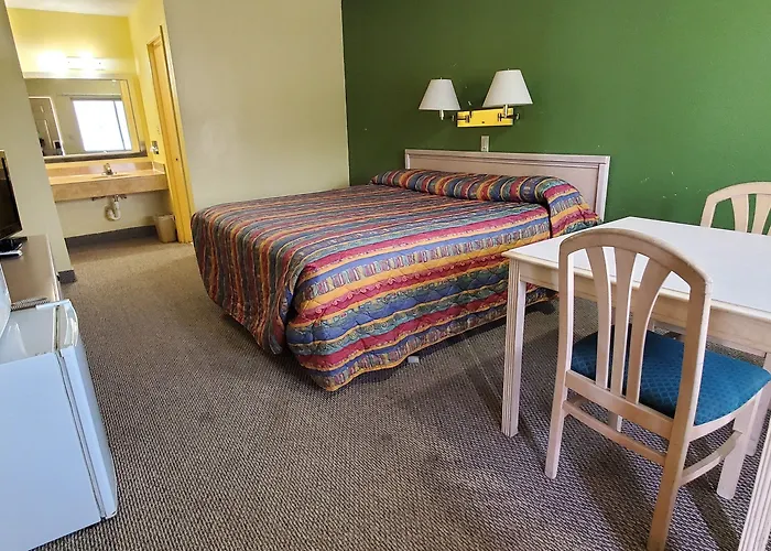 Motels in Cuero
