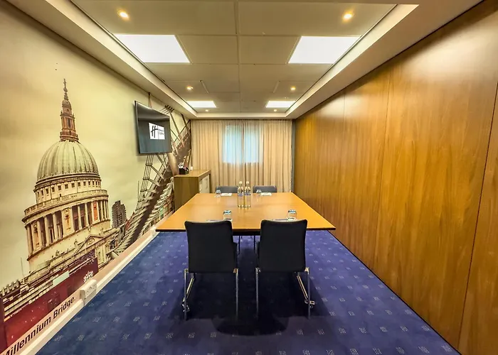 Cheap Hotels in Leavenheath
