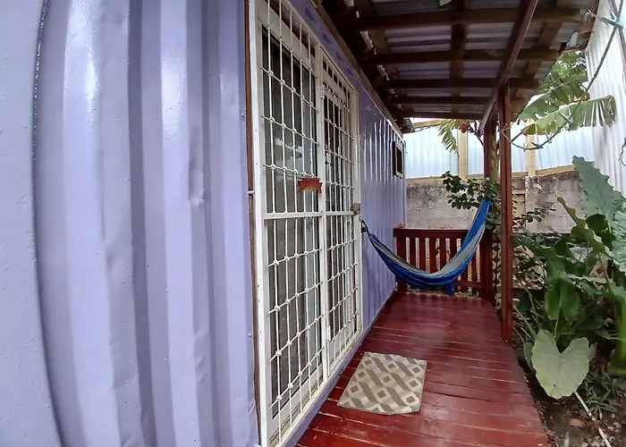 Hostels in Roatan