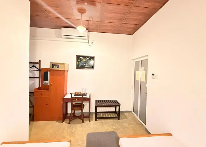 Cheap Hotels in Unawatuna