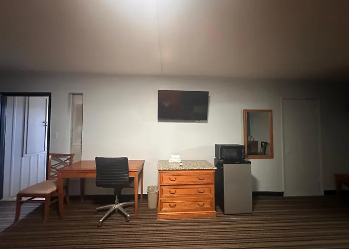 Motels in Dimmitt