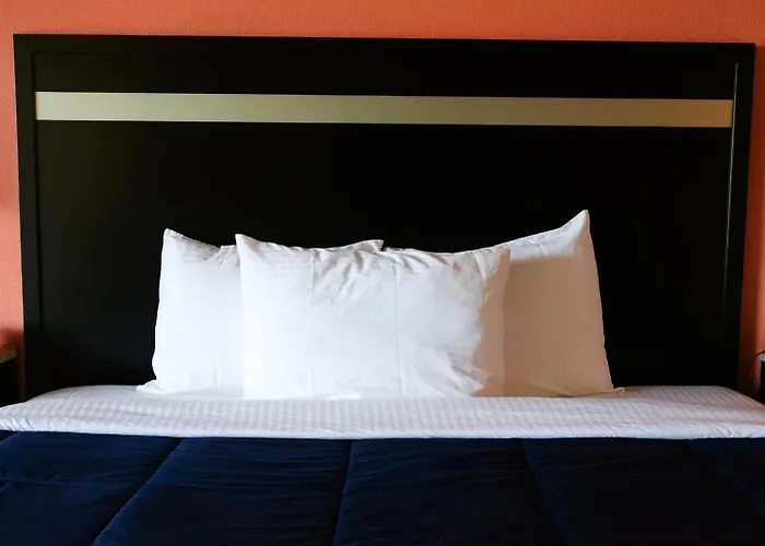 Motels in Elkton