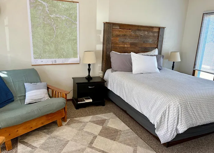 Motels in Saint Ignatius
