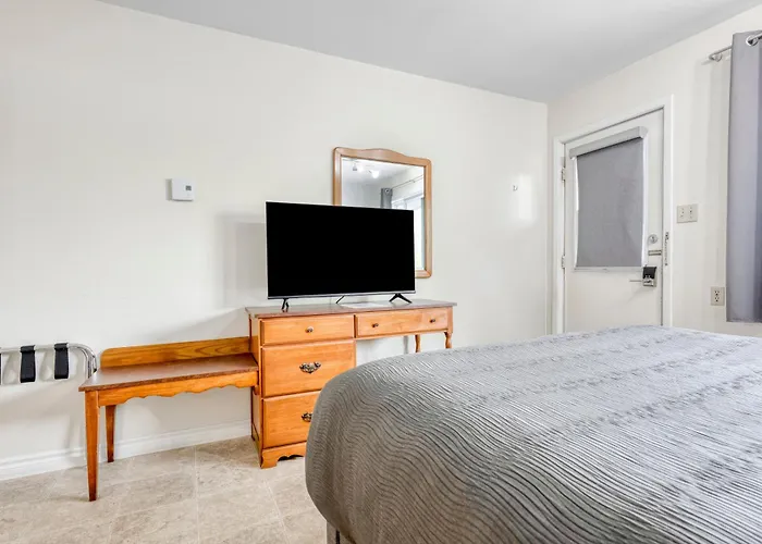 Motels in Lunenburg
