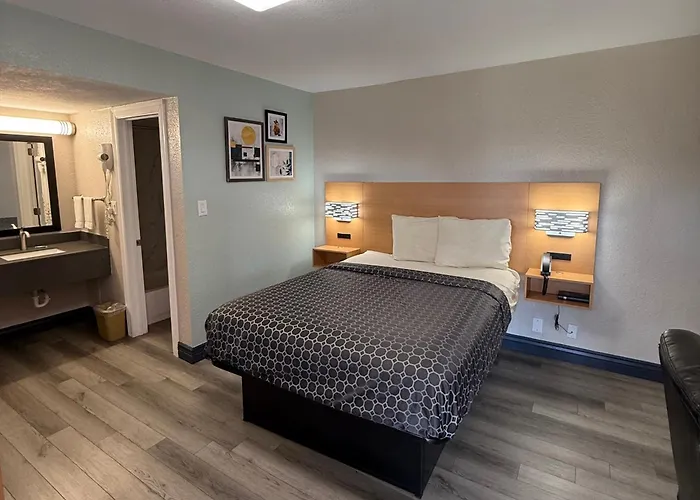Motels in Enid