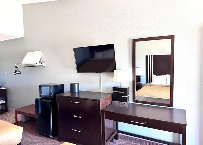 Motels in Owensville