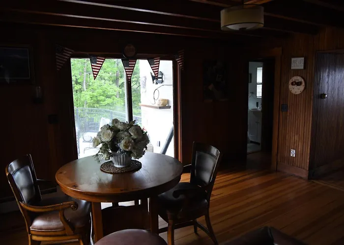 Motels in Gilford