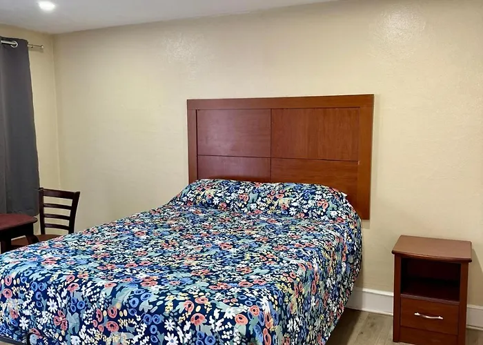 Motels in Saugus
