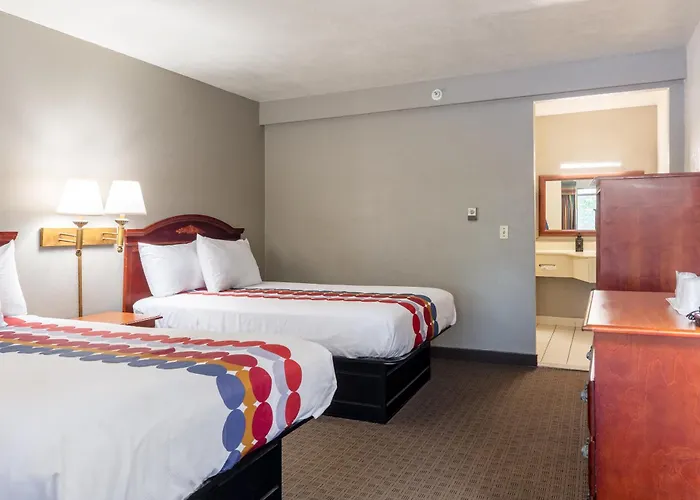 Motels in Attleboro