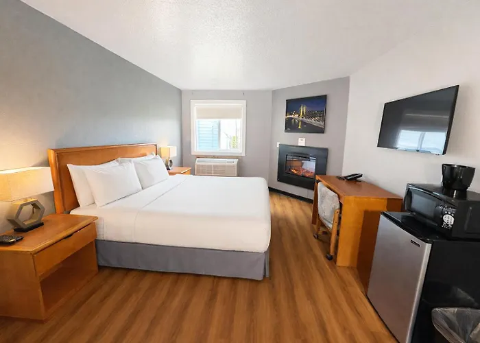 Motels in Clackamas